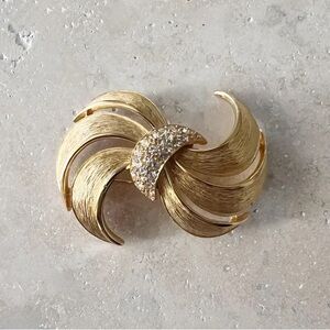 GIVENCHY Brooch Pin Jewelry Gold Rhinestones Bow